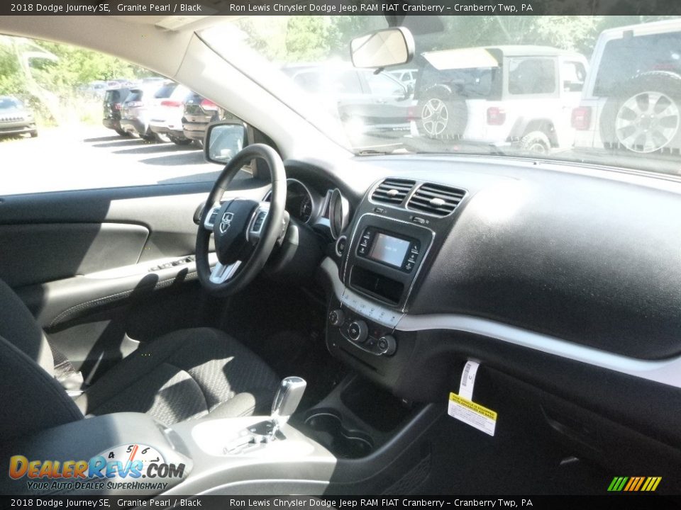 2018 Dodge Journey SE Granite Pearl / Black Photo #11