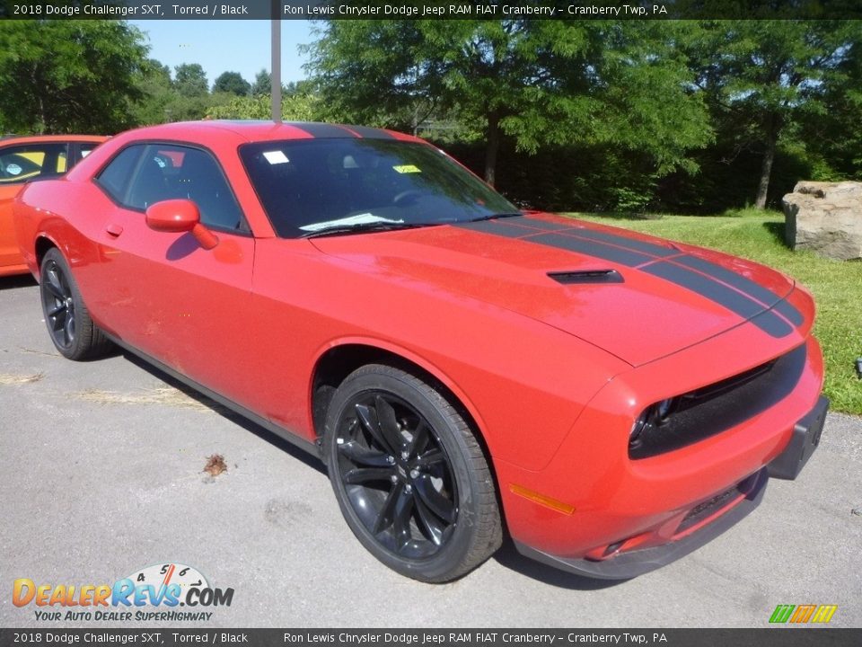 Front 3/4 View of 2018 Dodge Challenger SXT Photo #7