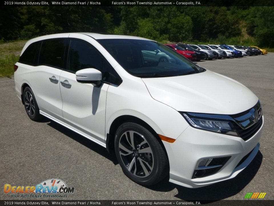 Front 3/4 View of 2019 Honda Odyssey Elite Photo #5
