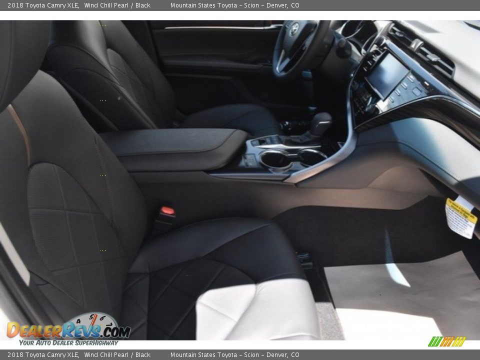 2018 Toyota Camry XLE Wind Chill Pearl / Black Photo #12