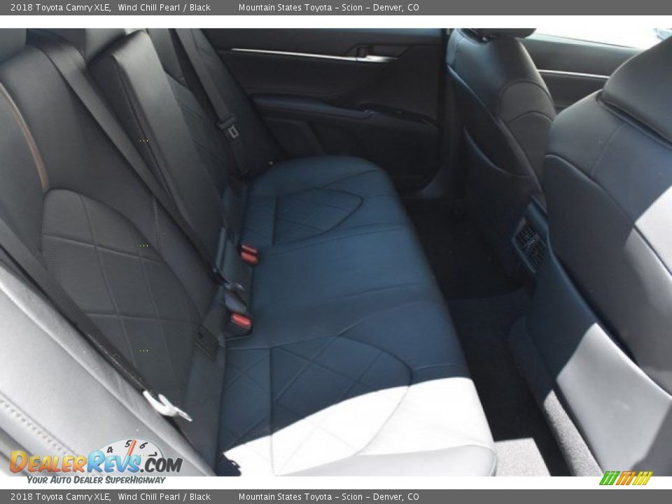 2018 Toyota Camry XLE Wind Chill Pearl / Black Photo #18