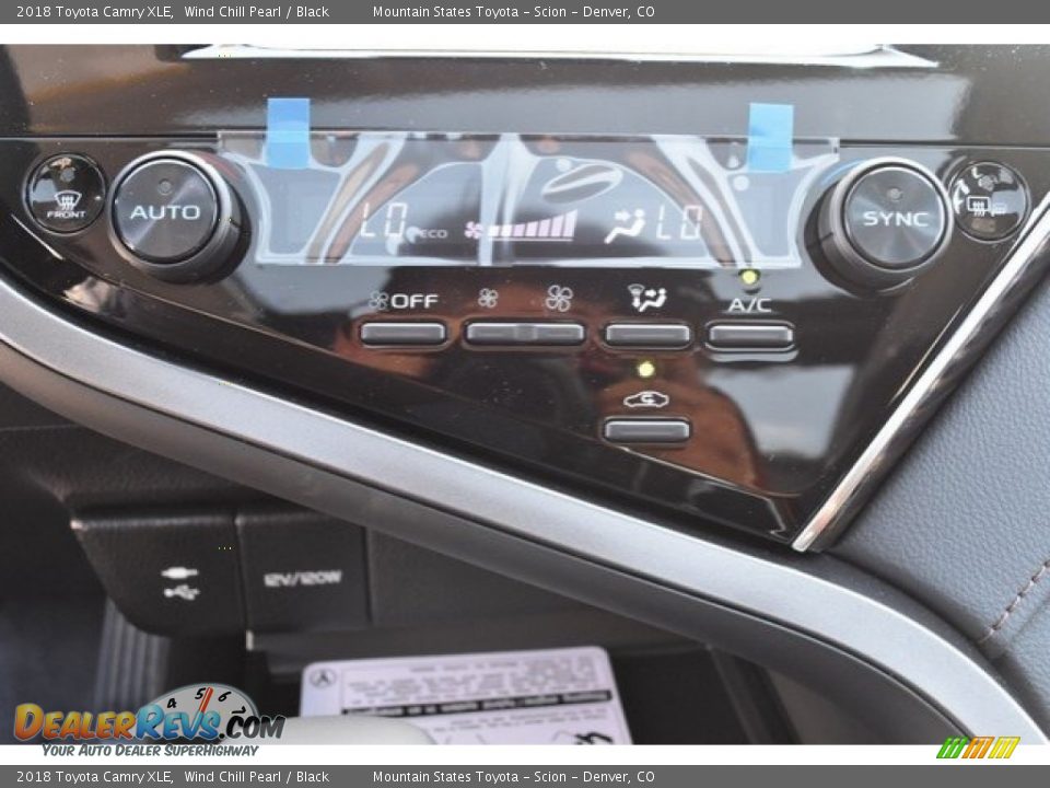 2018 Toyota Camry XLE Wind Chill Pearl / Black Photo #29