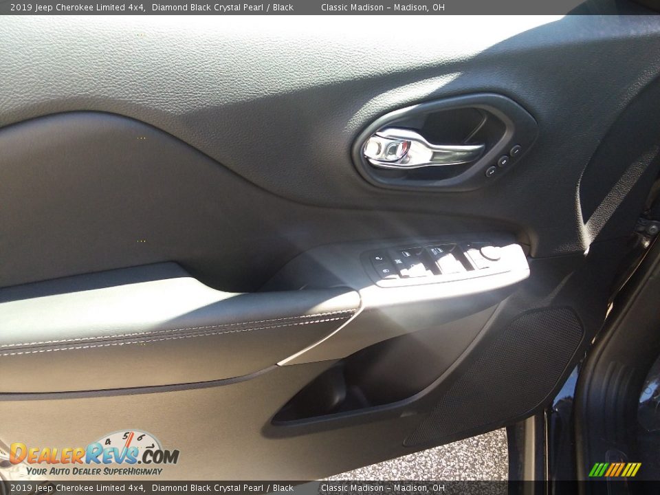 2019 Jeep Cherokee Limited 4x4 Diamond Black Crystal Pearl / Black Photo #2