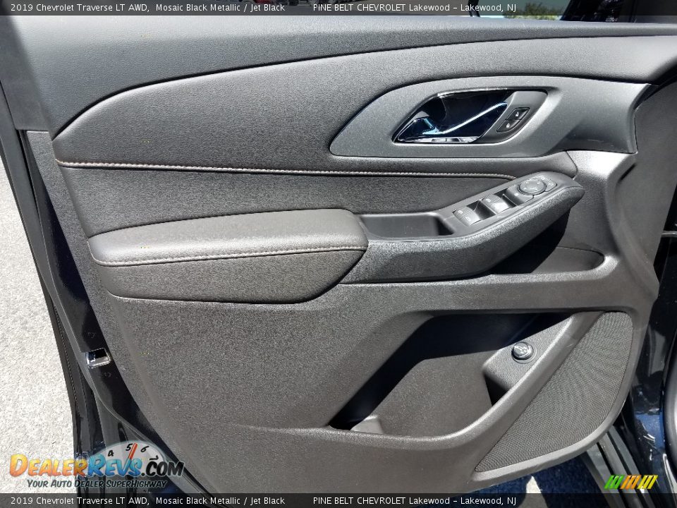 Door Panel of 2019 Chevrolet Traverse LT AWD Photo #8