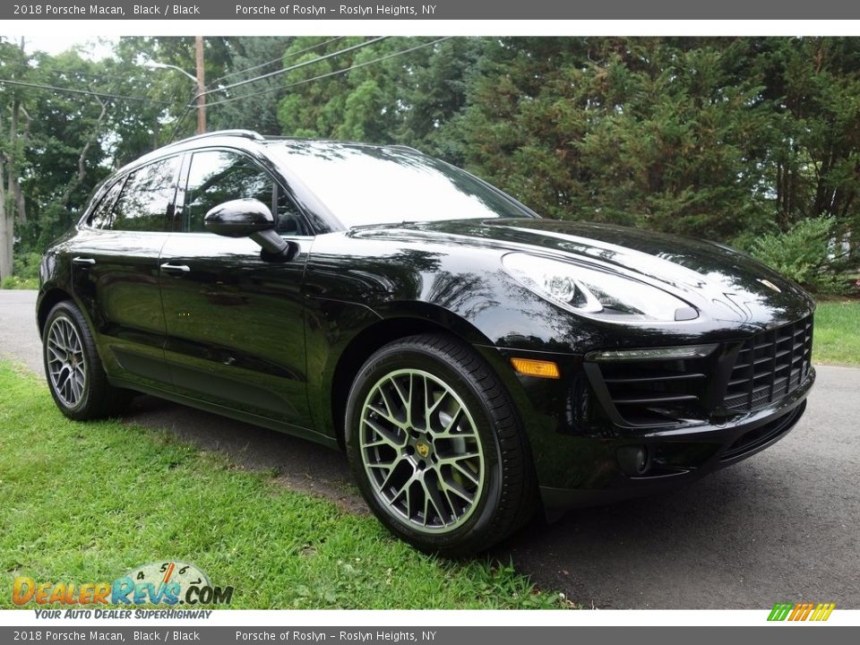 2018 Porsche Macan Black / Black Photo #1