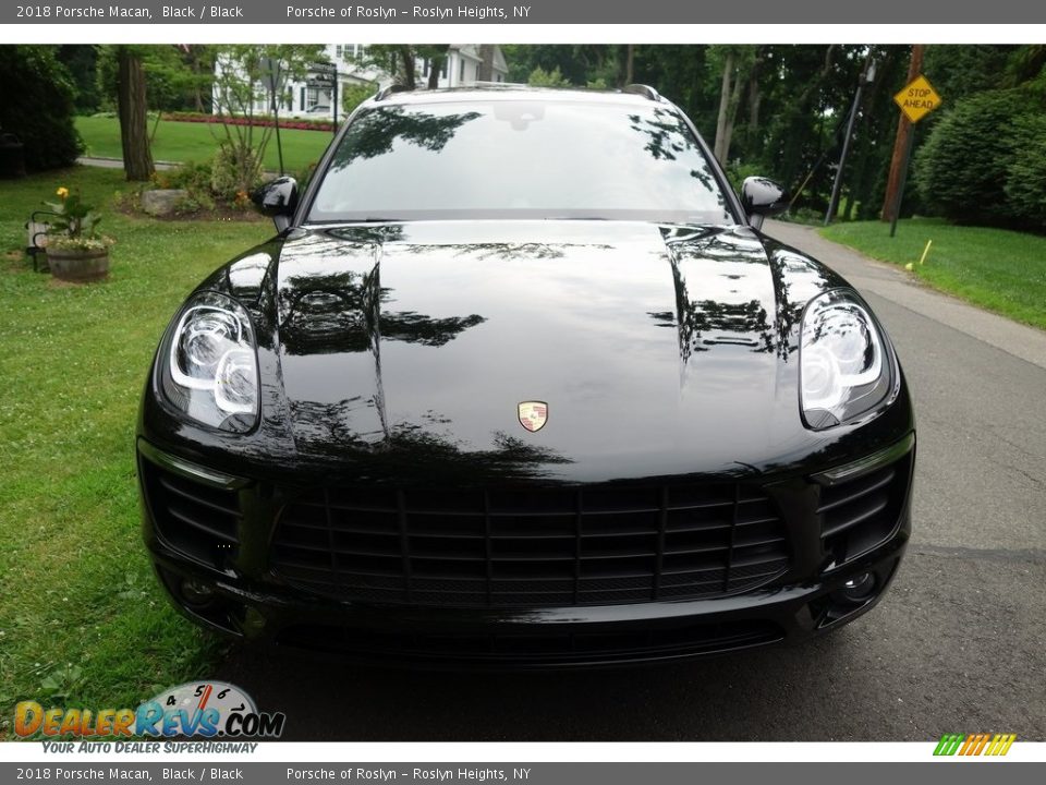 2018 Porsche Macan Black / Black Photo #2