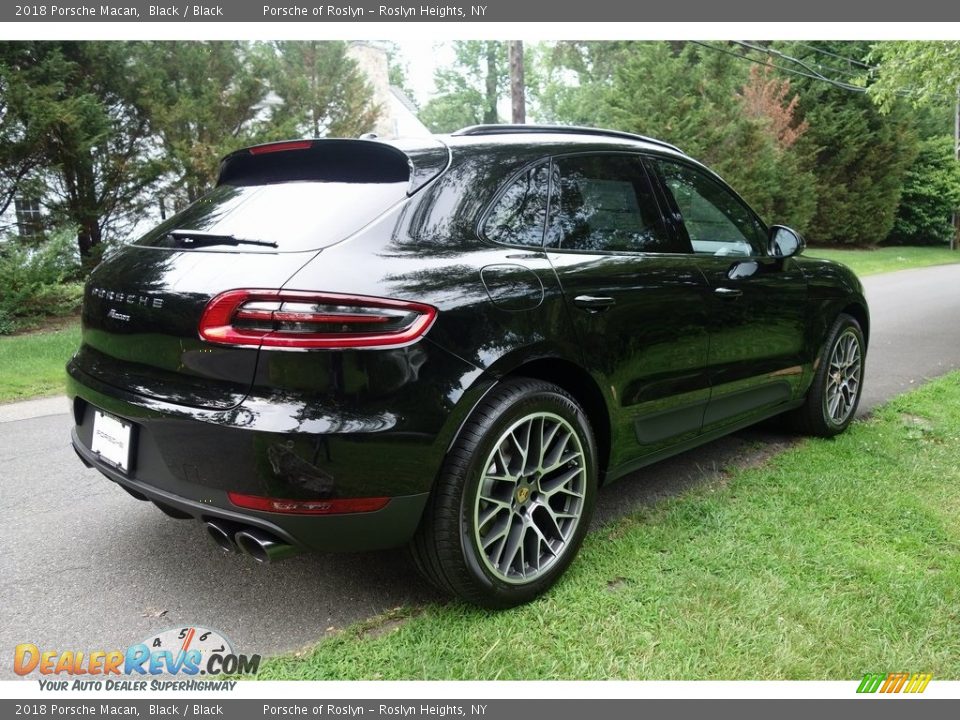 2018 Porsche Macan Black / Black Photo #4