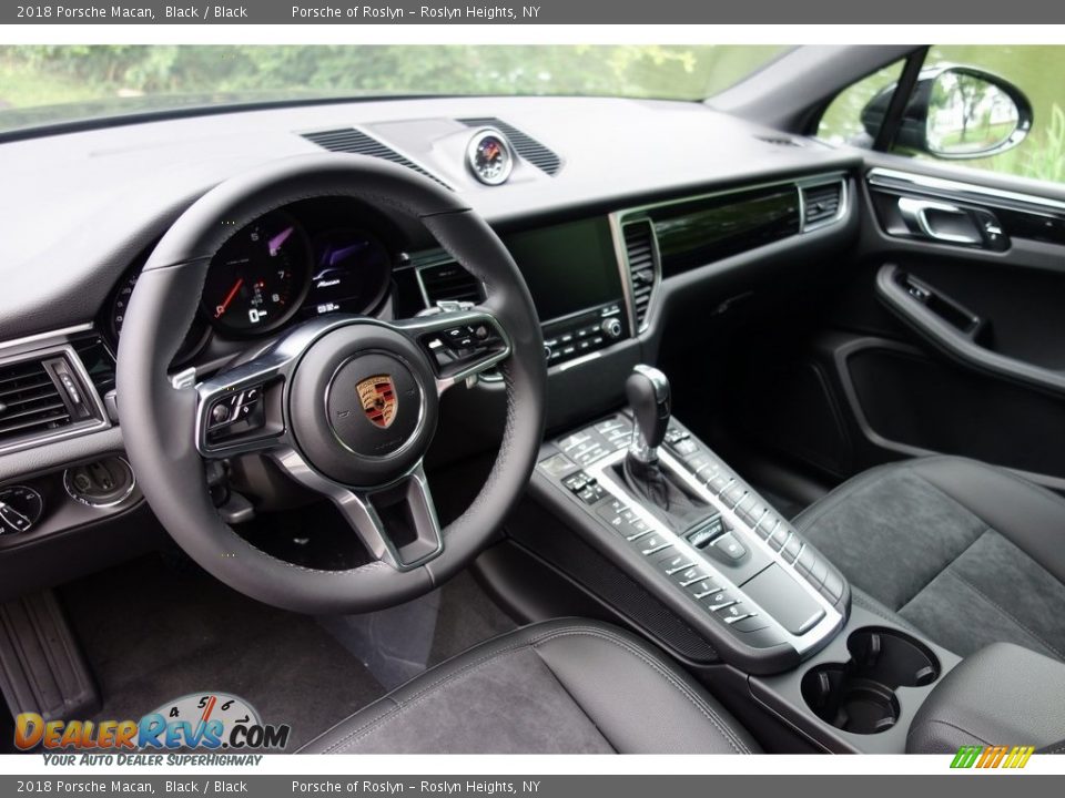 2018 Porsche Macan Black / Black Photo #10