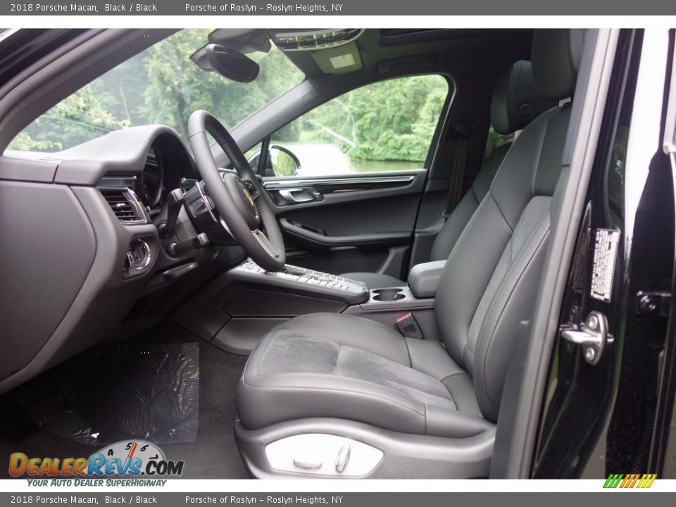 2018 Porsche Macan Black / Black Photo #12