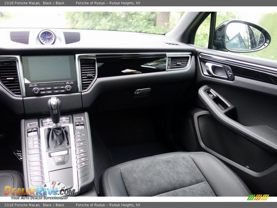 2018 Porsche Macan Black / Black Photo #15