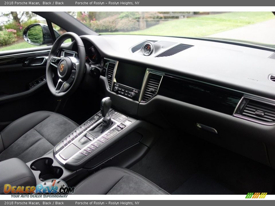 2018 Porsche Macan Black / Black Photo #16
