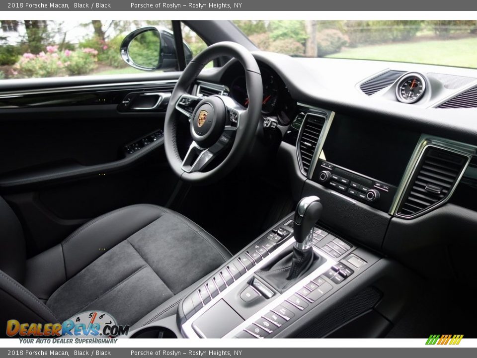 2018 Porsche Macan Black / Black Photo #17