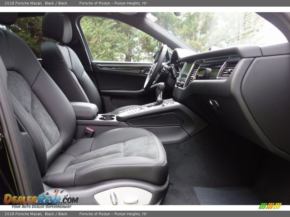2018 Porsche Macan Black / Black Photo #18
