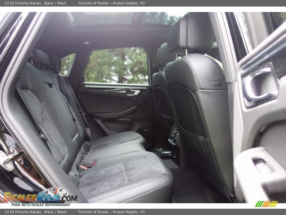 2018 Porsche Macan Black / Black Photo #19