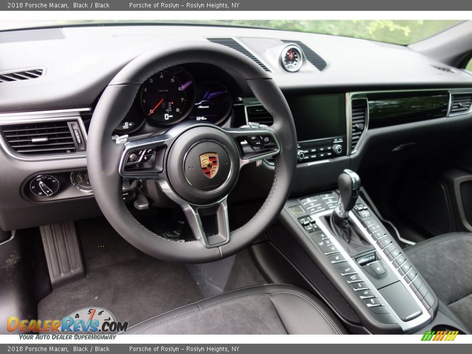 2018 Porsche Macan Black / Black Photo #20