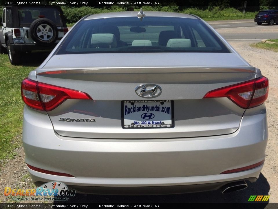 2016 Hyundai Sonata SE Symphony Silver / Gray Photo #5