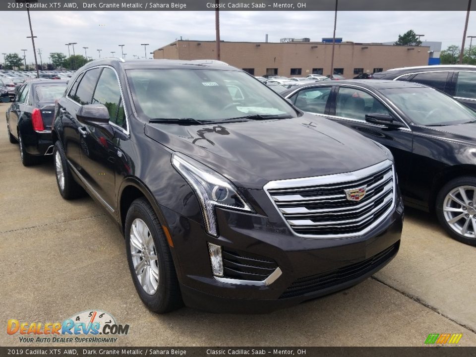 Front 3/4 View of 2019 Cadillac XT5 AWD Photo #1