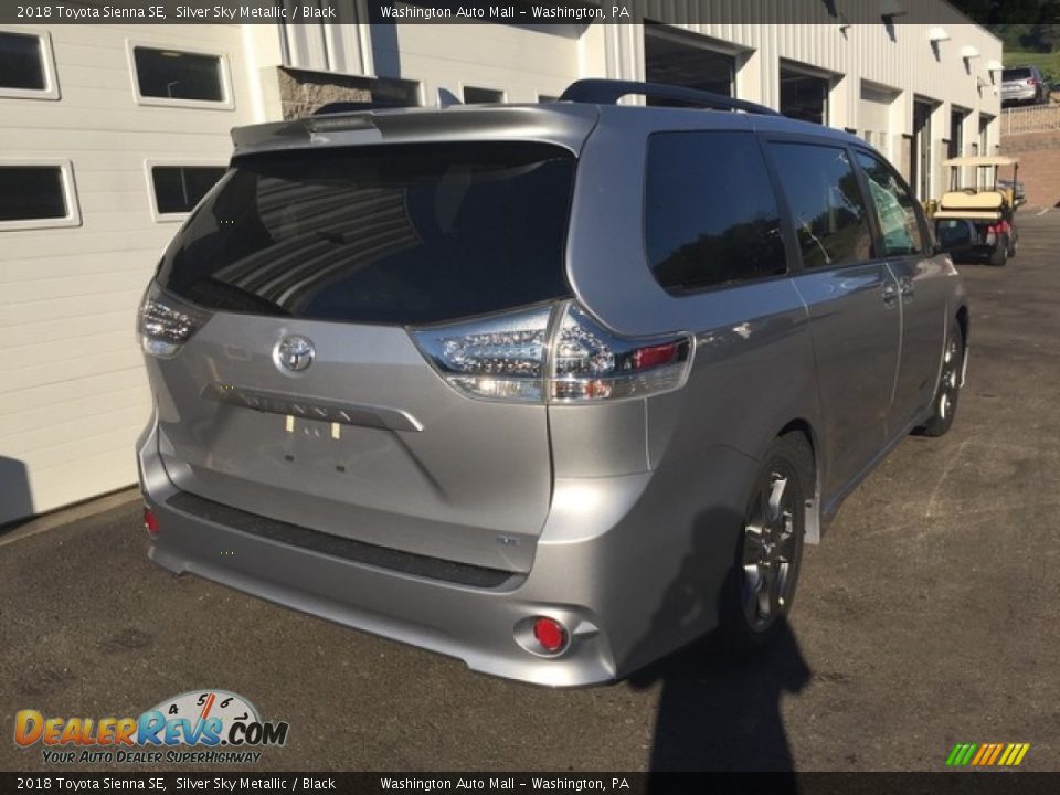 2018 Toyota Sienna SE Silver Sky Metallic / Black Photo #3