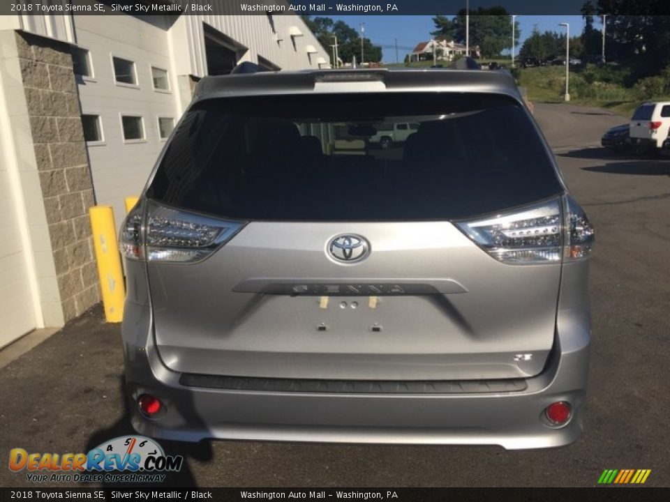 2018 Toyota Sienna SE Silver Sky Metallic / Black Photo #4
