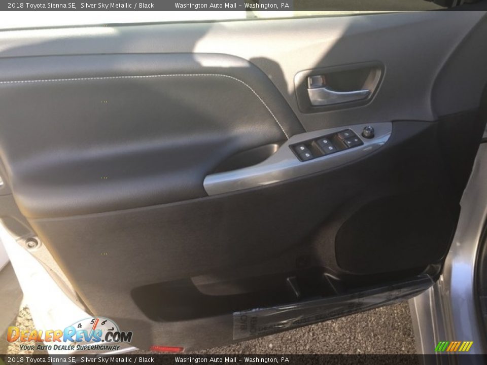 2018 Toyota Sienna SE Silver Sky Metallic / Black Photo #7