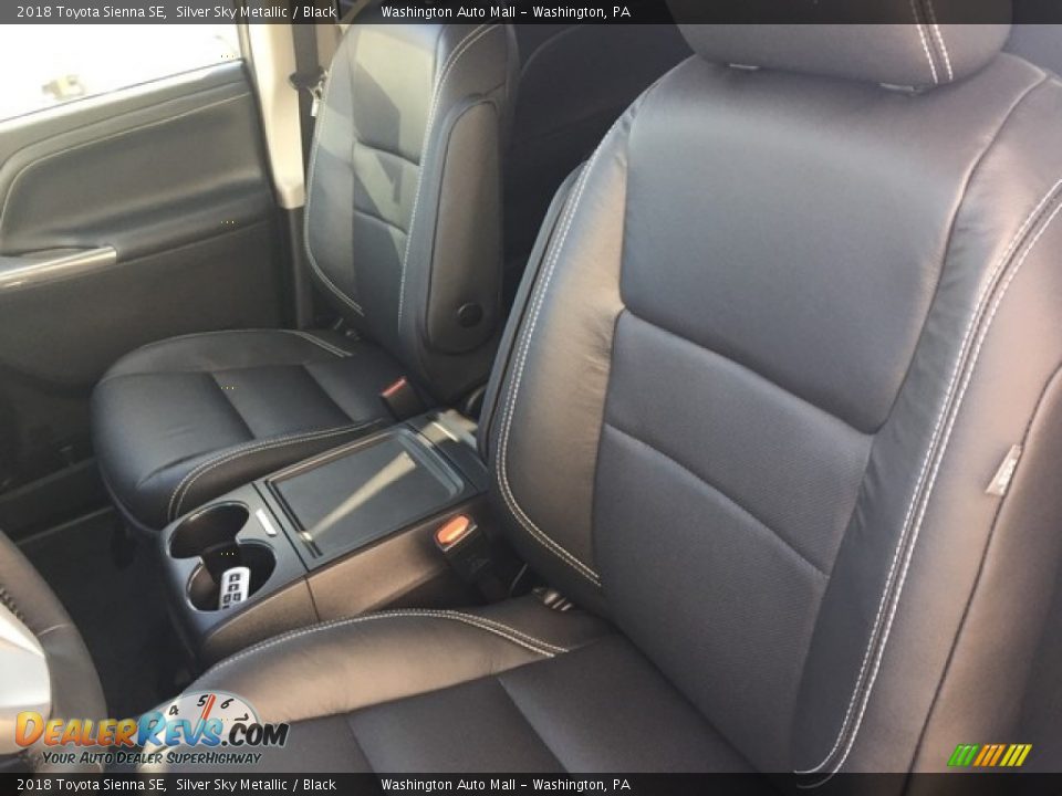 2018 Toyota Sienna SE Silver Sky Metallic / Black Photo #9