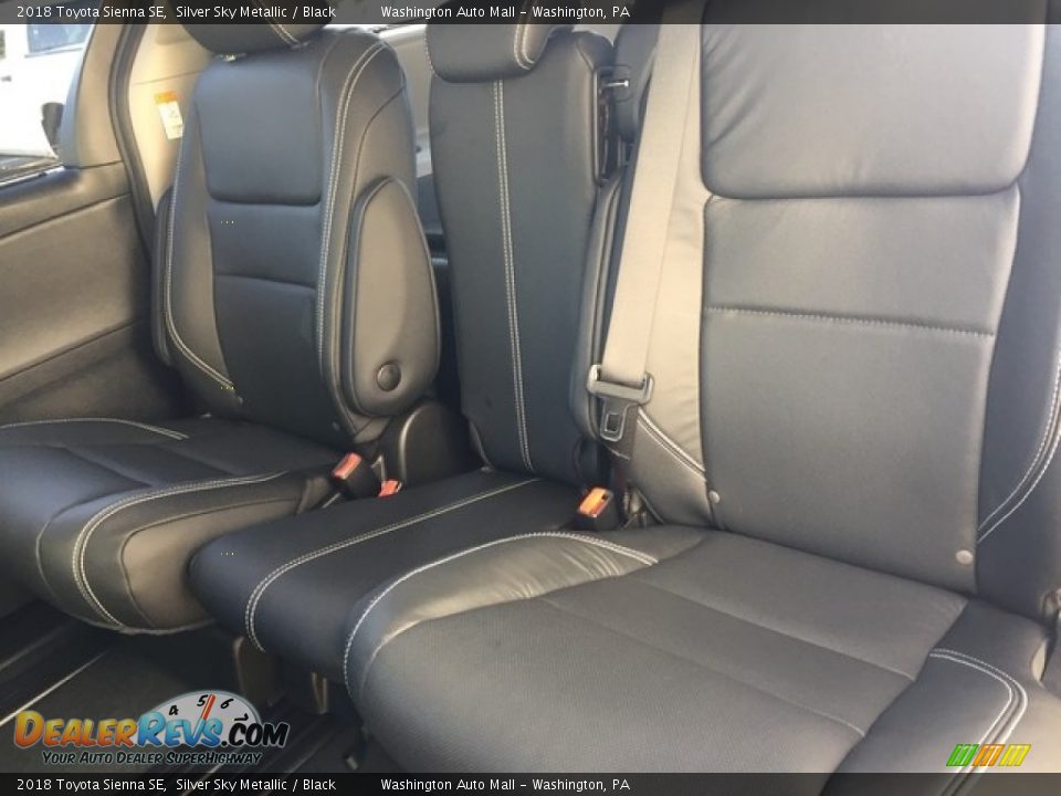 2018 Toyota Sienna SE Silver Sky Metallic / Black Photo #11