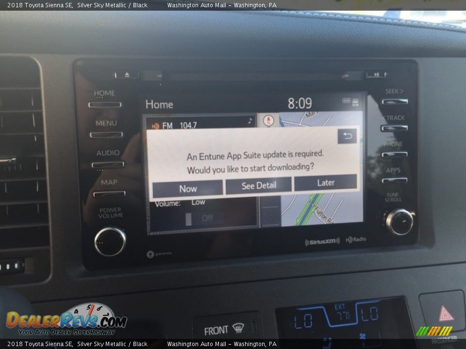 2018 Toyota Sienna SE Silver Sky Metallic / Black Photo #14