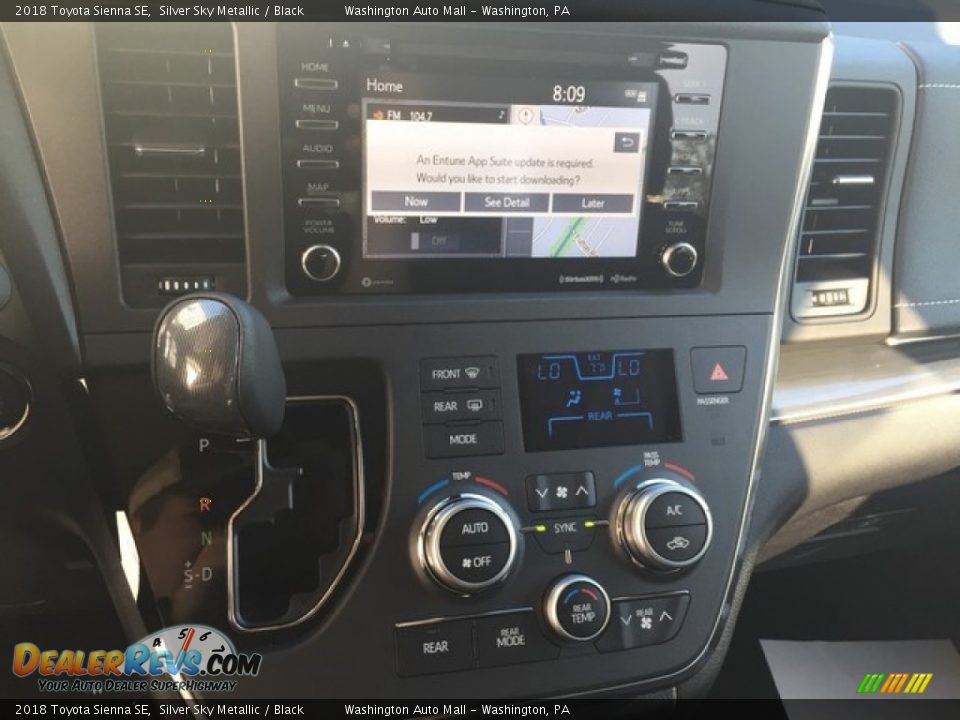 2018 Toyota Sienna SE Silver Sky Metallic / Black Photo #15