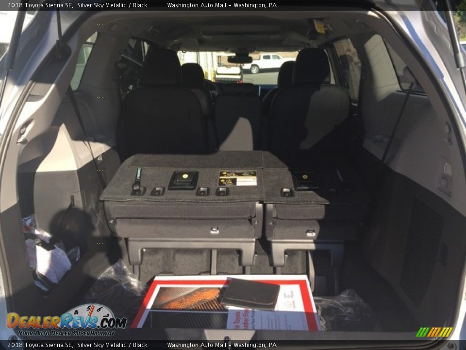 2018 Toyota Sienna SE Silver Sky Metallic / Black Photo #22