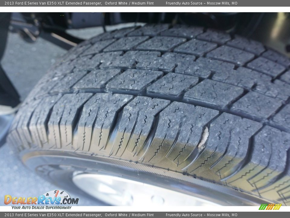 2013 Ford E Series Van E350 XLT Extended Passenger Oxford White / Medium Flint Photo #23