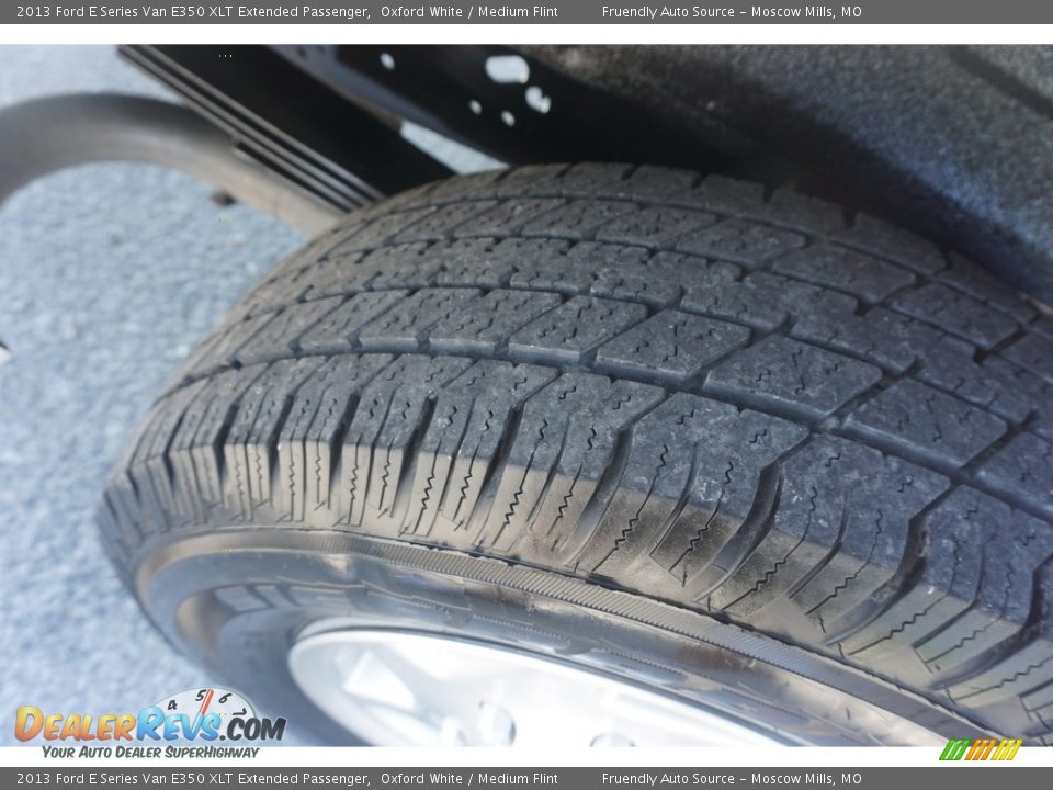 2013 Ford E Series Van E350 XLT Extended Passenger Oxford White / Medium Flint Photo #24