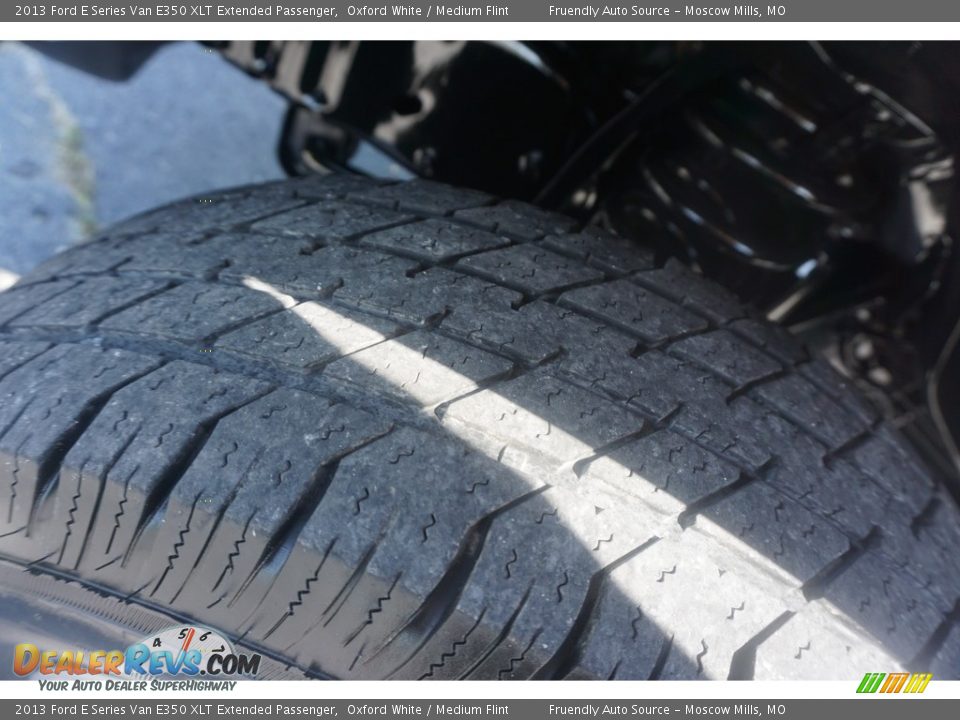 2013 Ford E Series Van E350 XLT Extended Passenger Oxford White / Medium Flint Photo #25