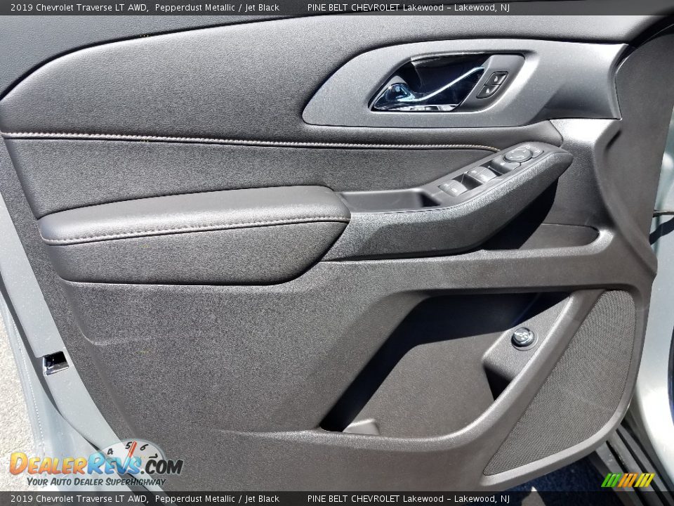 Door Panel of 2019 Chevrolet Traverse LT AWD Photo #8