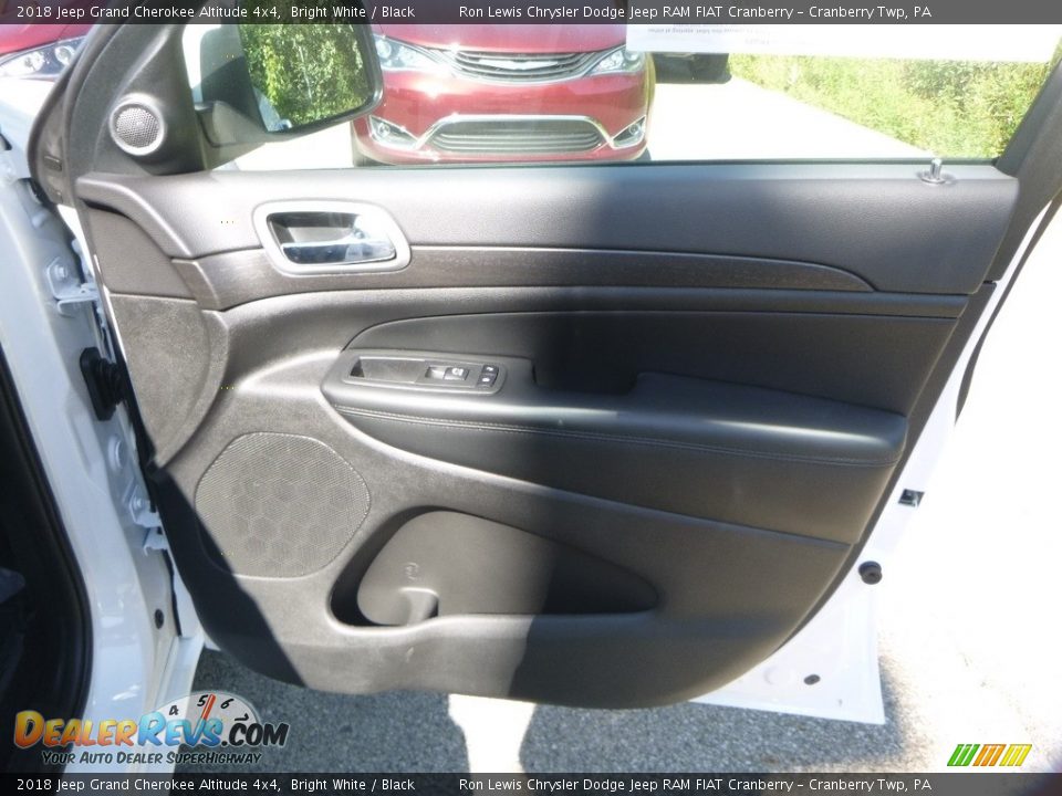 2018 Jeep Grand Cherokee Altitude 4x4 Bright White / Black Photo #12