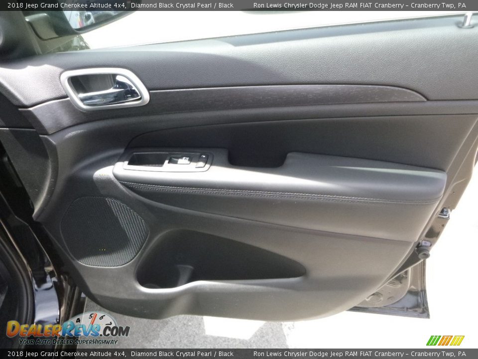 2018 Jeep Grand Cherokee Altitude 4x4 Diamond Black Crystal Pearl / Black Photo #10