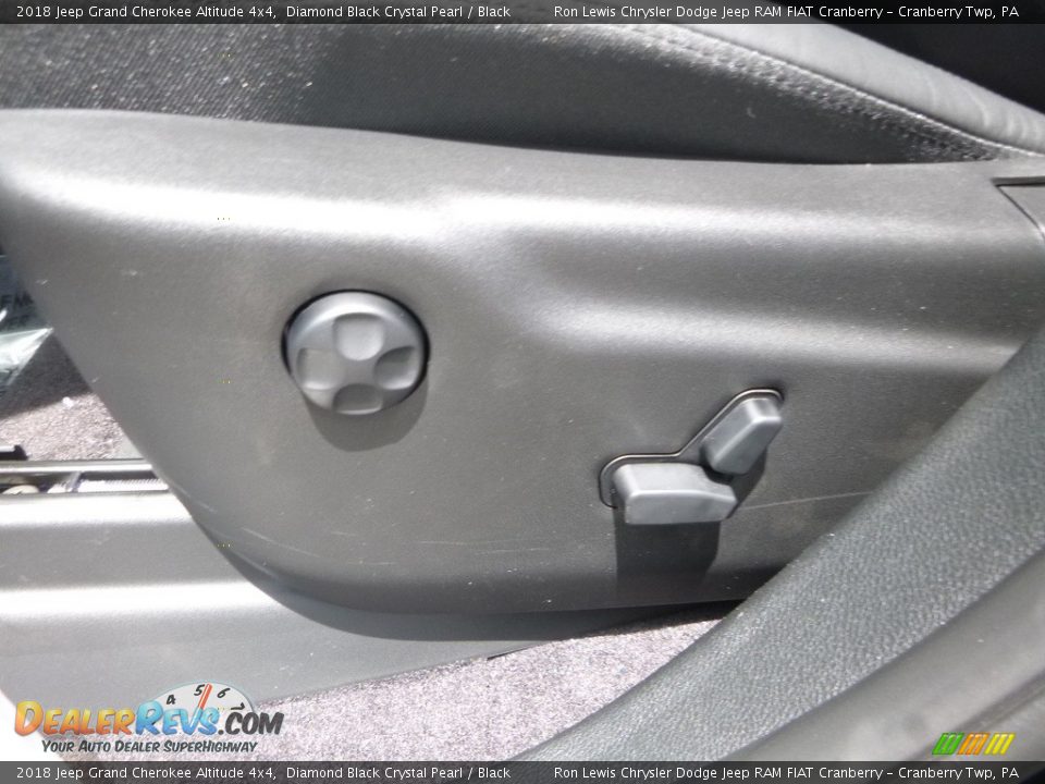 2018 Jeep Grand Cherokee Altitude 4x4 Diamond Black Crystal Pearl / Black Photo #15