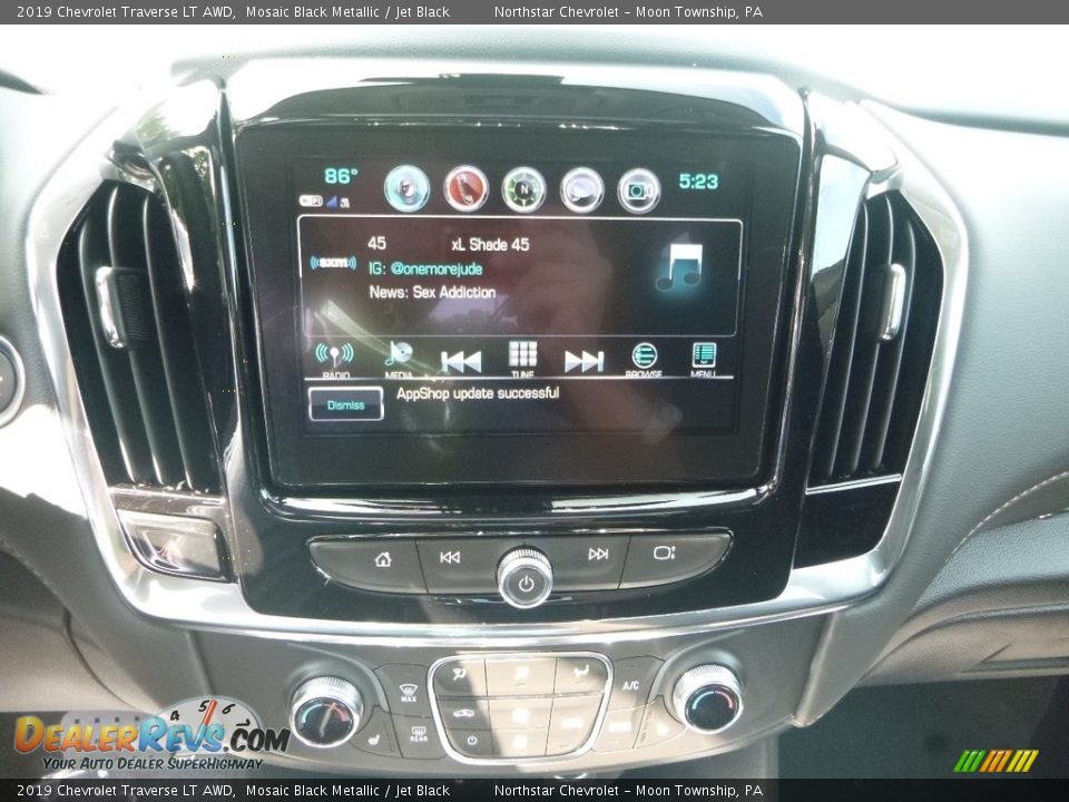 2019 Chevrolet Traverse LT AWD Mosaic Black Metallic / Jet Black Photo #17