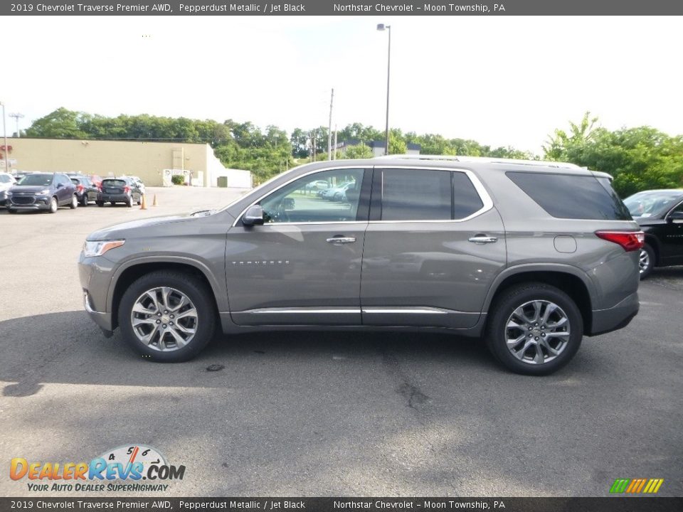 Pepperdust Metallic 2019 Chevrolet Traverse Premier AWD Photo #2