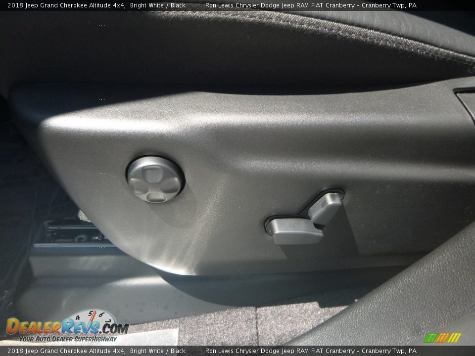 2018 Jeep Grand Cherokee Altitude 4x4 Bright White / Black Photo #16