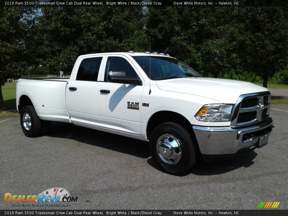 2018 Ram 3500 Tradesman Crew Cab Dual Rear Wheel Bright White / Black/Diesel Gray Photo #4