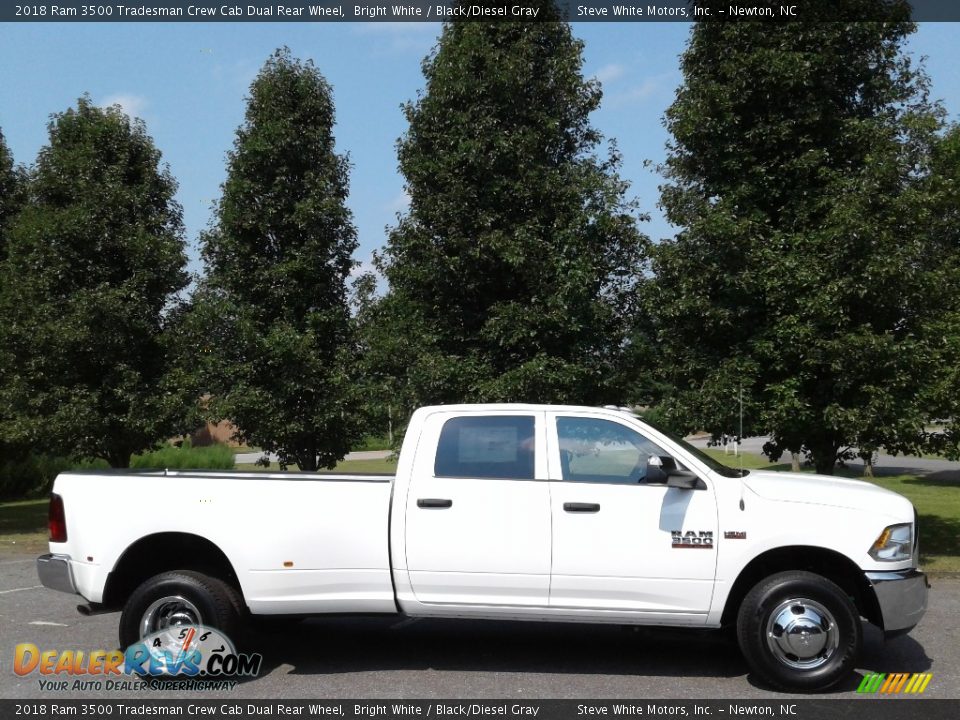 2018 Ram 3500 Tradesman Crew Cab Dual Rear Wheel Bright White / Black/Diesel Gray Photo #5