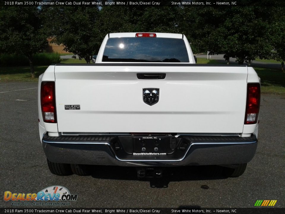 2018 Ram 3500 Tradesman Crew Cab Dual Rear Wheel Bright White / Black/Diesel Gray Photo #7