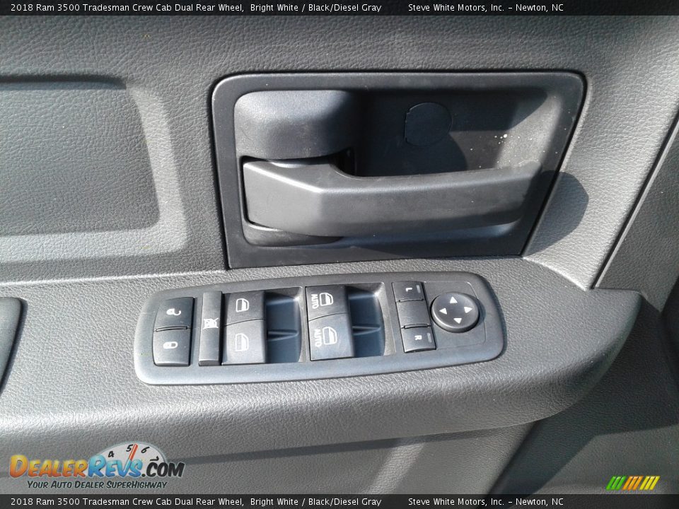 2018 Ram 3500 Tradesman Crew Cab Dual Rear Wheel Bright White / Black/Diesel Gray Photo #9