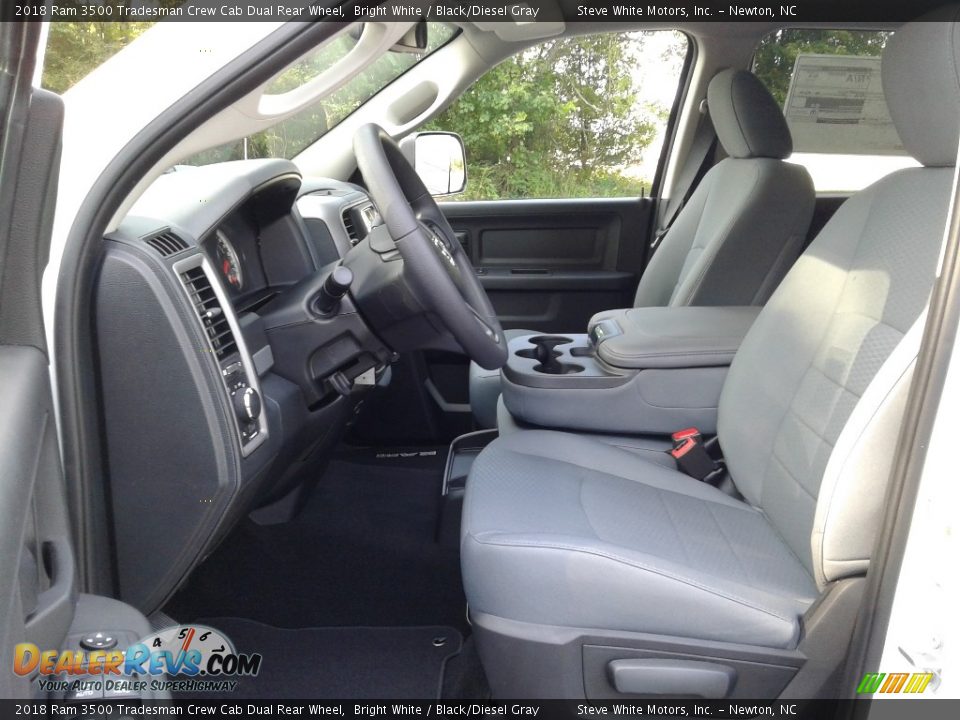 2018 Ram 3500 Tradesman Crew Cab Dual Rear Wheel Bright White / Black/Diesel Gray Photo #10