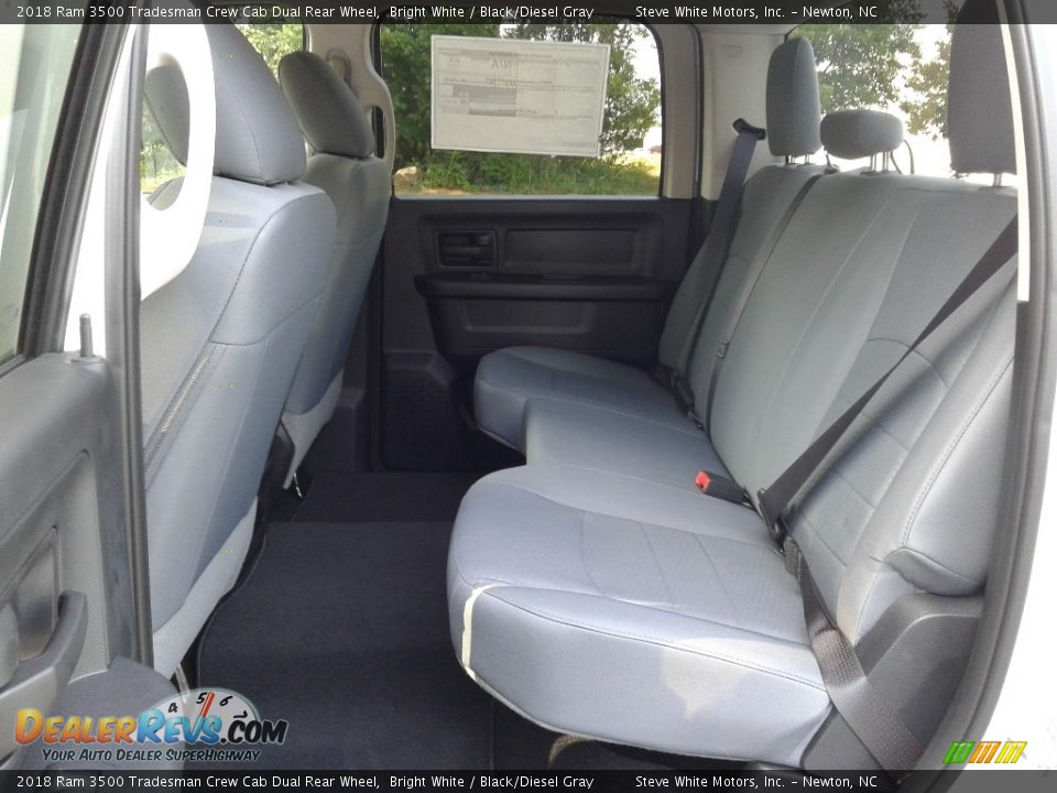 2018 Ram 3500 Tradesman Crew Cab Dual Rear Wheel Bright White / Black/Diesel Gray Photo #11