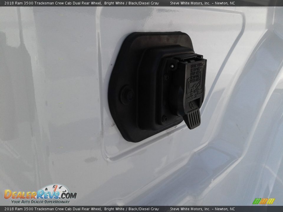 2018 Ram 3500 Tradesman Crew Cab Dual Rear Wheel Bright White / Black/Diesel Gray Photo #12