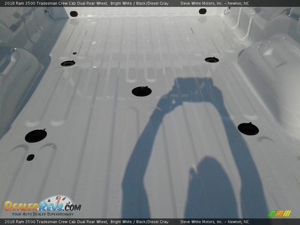 2018 Ram 3500 Tradesman Crew Cab Dual Rear Wheel Bright White / Black/Diesel Gray Photo #13