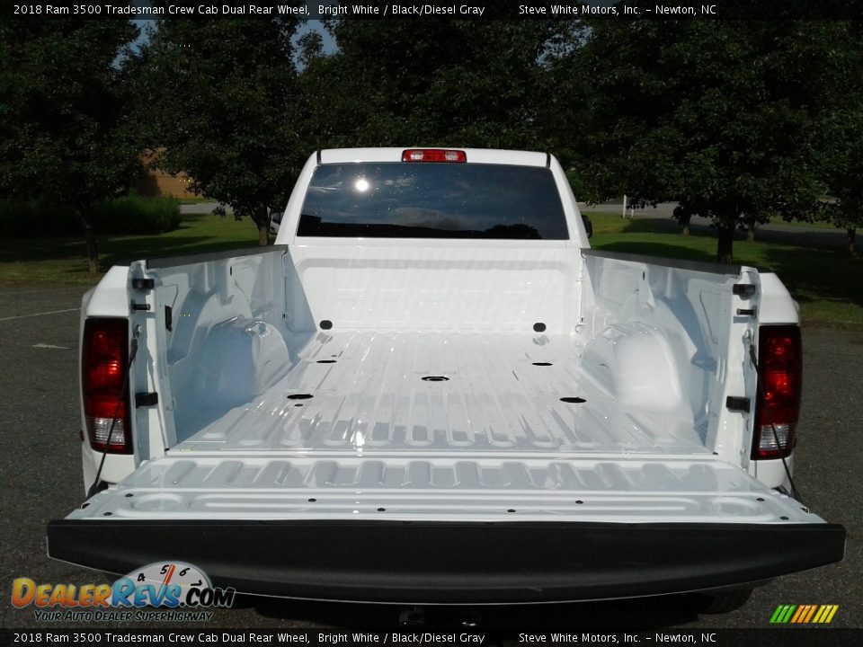 2018 Ram 3500 Tradesman Crew Cab Dual Rear Wheel Bright White / Black/Diesel Gray Photo #14