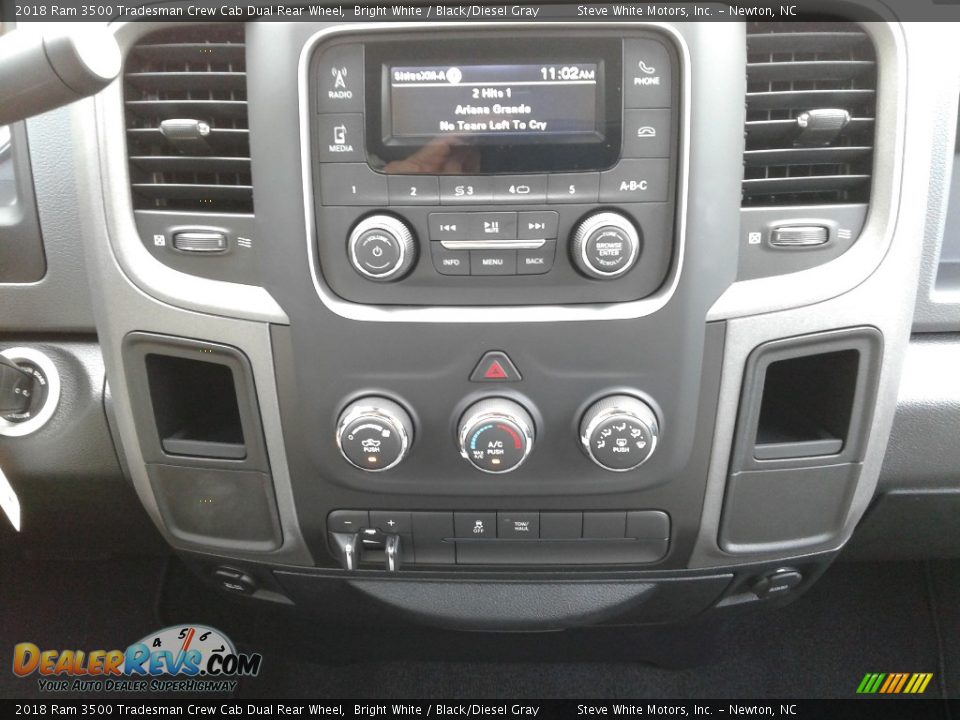 2018 Ram 3500 Tradesman Crew Cab Dual Rear Wheel Bright White / Black/Diesel Gray Photo #20