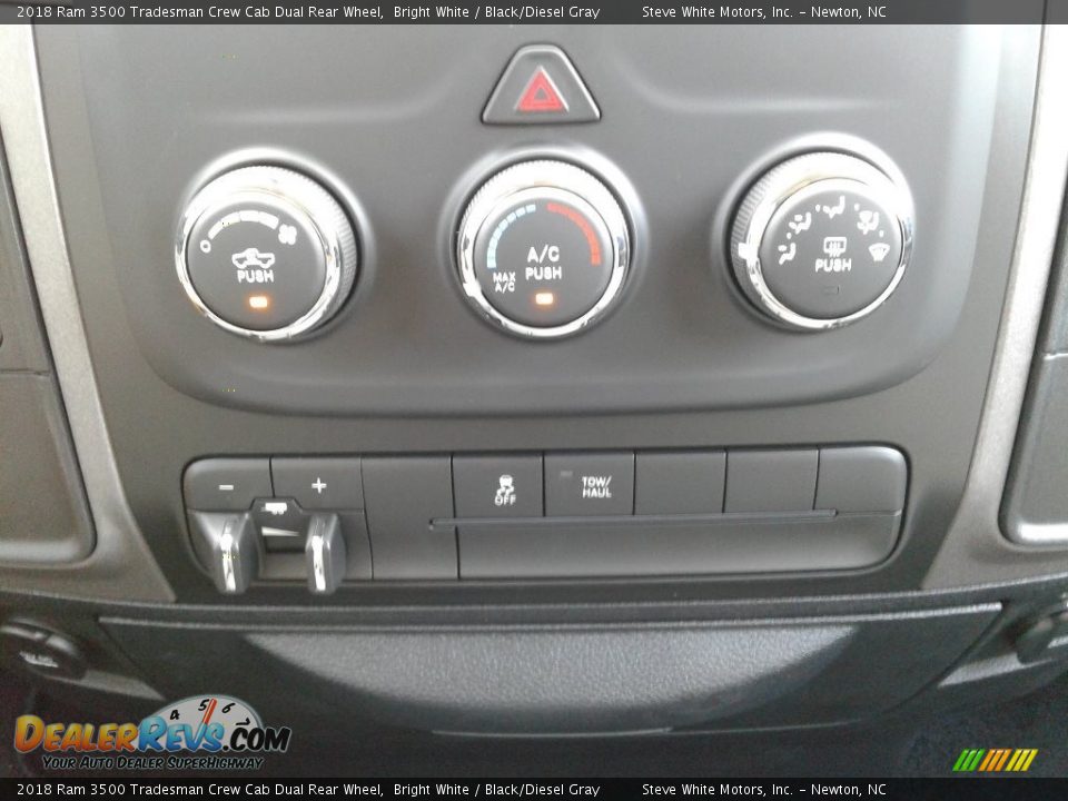 2018 Ram 3500 Tradesman Crew Cab Dual Rear Wheel Bright White / Black/Diesel Gray Photo #22